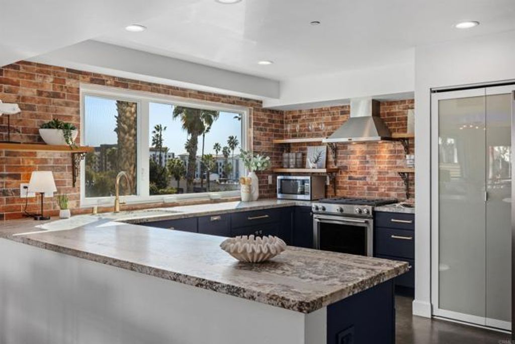 401 N Coast Hwy 301, Oceanside, CA 92054