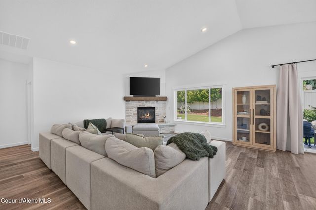 999 E HURRICANE DR, Hayden, ID 83835