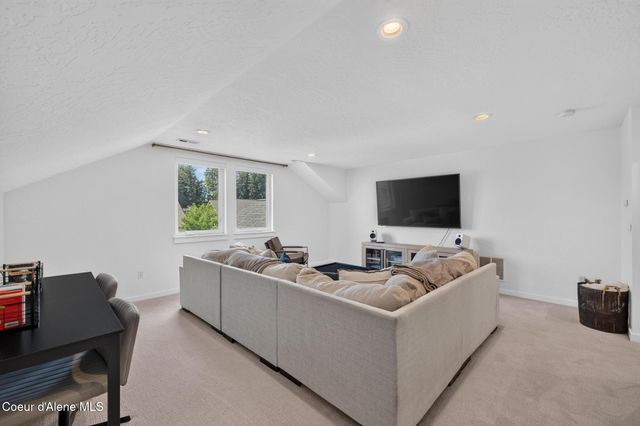 999 E HURRICANE DR, Hayden, ID 83835