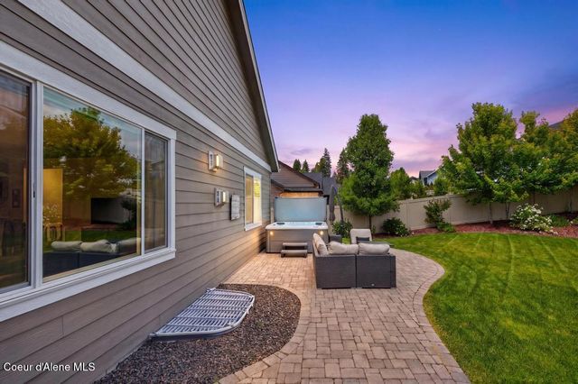 999 E HURRICANE DR, Hayden, ID 83835