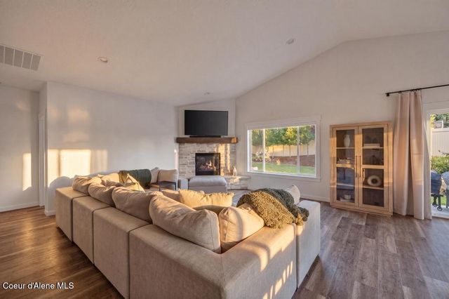 999 E HURRICANE DR, Hayden, ID 83835