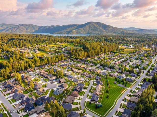 999 E HURRICANE DR, Hayden, ID 83835