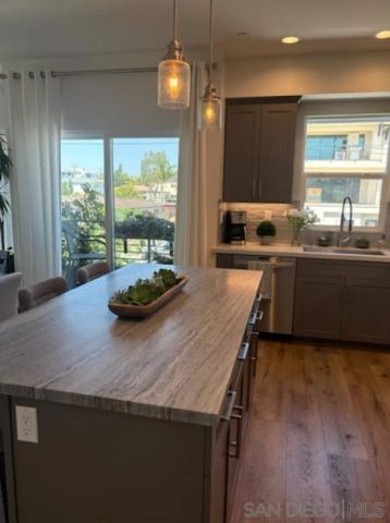 2675 Roosevelt St, Carlsbad, CA 92008