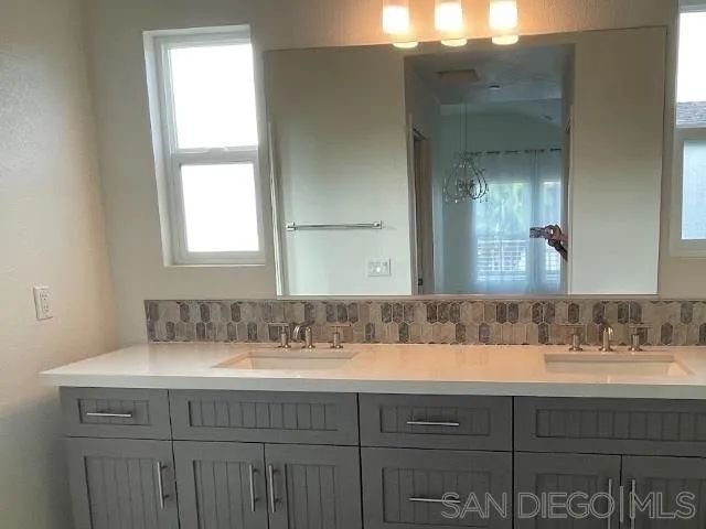 2675 Roosevelt St, Carlsbad, CA 92008