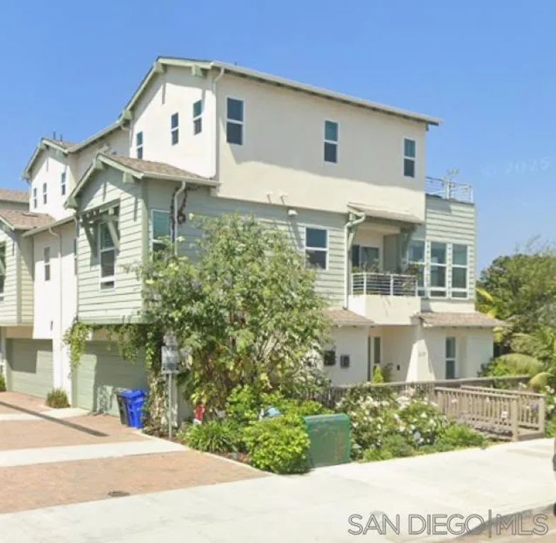 2675 Roosevelt St, Carlsbad, CA 92008