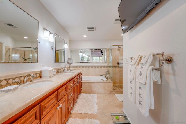 8121 CAMINO DEL SOL 101, San Diego, CA 92037