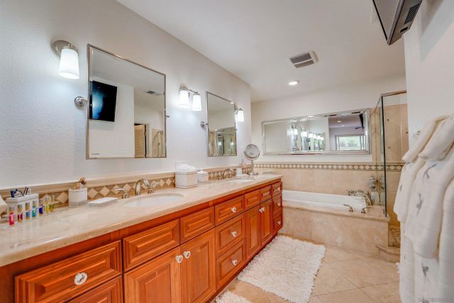 8121 CAMINO DEL SOL 101, San Diego, CA 92037