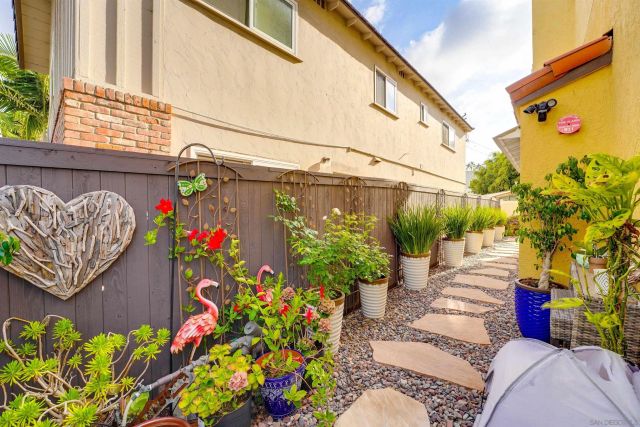 8121 CAMINO DEL SOL 101, San Diego, CA 92037
