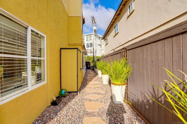 8121 CAMINO DEL SOL 101, San Diego, CA 92037