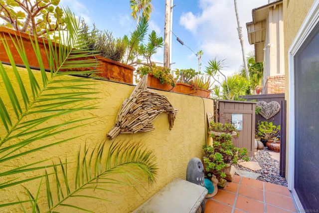 8121 CAMINO DEL SOL 101, San Diego, CA 92037