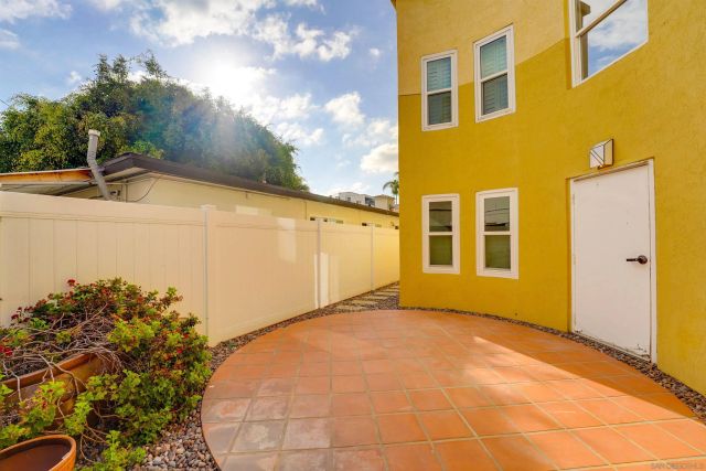 8121 CAMINO DEL SOL 101, San Diego, CA 92037