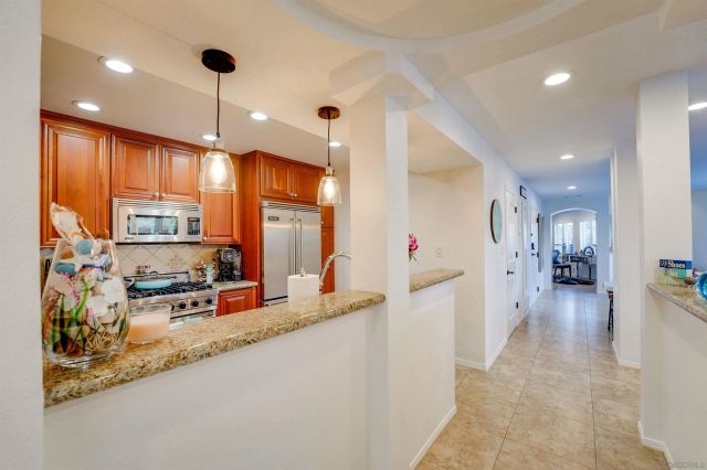 8121 CAMINO DEL SOL 101, San Diego, CA 92037