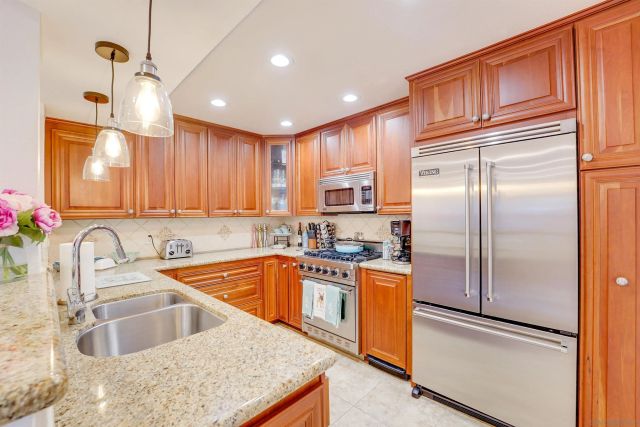 8121 CAMINO DEL SOL 101, San Diego, CA 92037