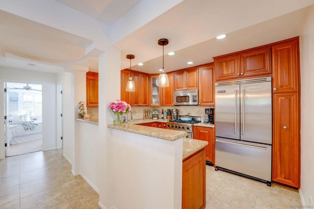 8121 CAMINO DEL SOL 101, San Diego, CA 92037