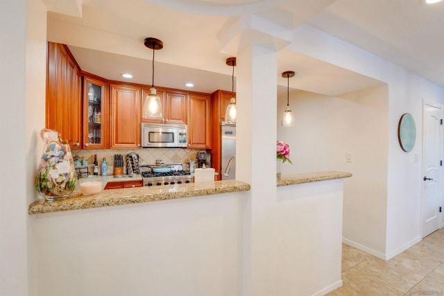 8121 CAMINO DEL SOL 101, San Diego, CA 92037