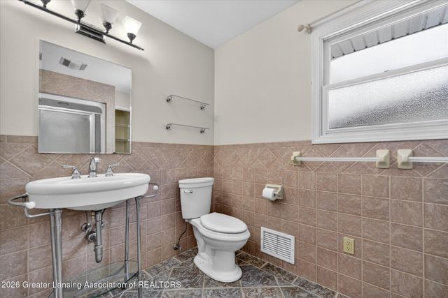 513 Mikesell Street, Charlotte, MI 48813