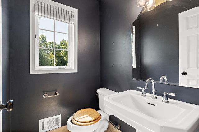 1504 Fairfield Road S, Minnetonka, MN 55305