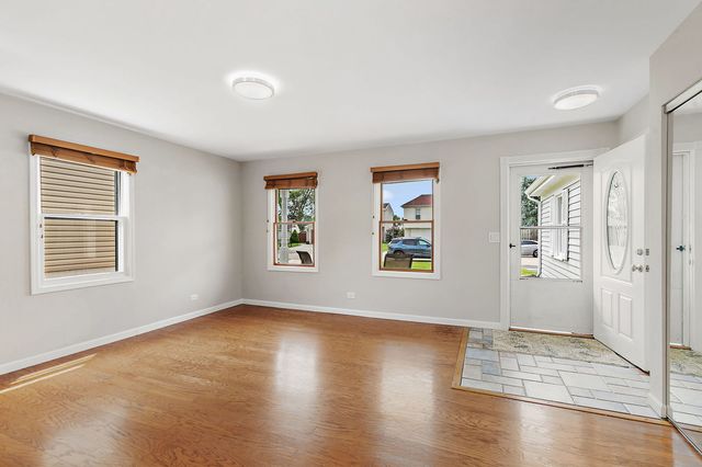 1000 Woodside Drive, Roselle, IL 60172
