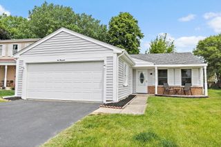 1000 Woodside Drive, Roselle, IL 60172