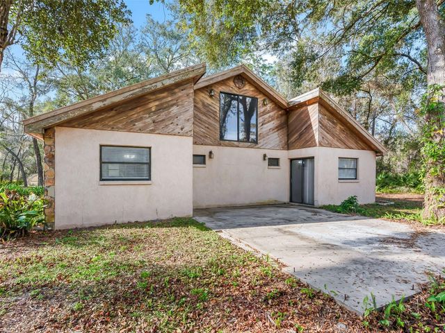 11398 CR 682, Webster, FL 33597