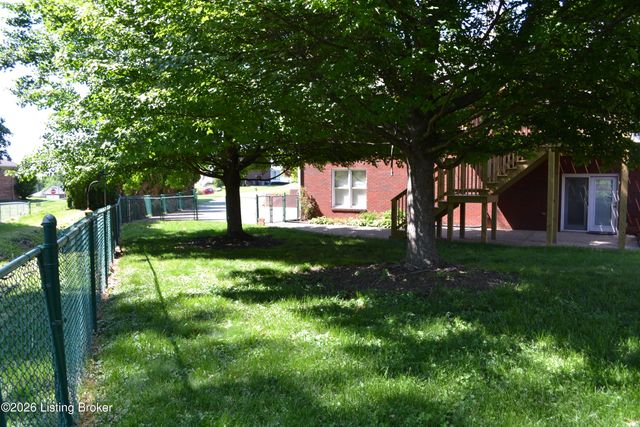 6706 Crispa Ct, Louisville, KY 40228