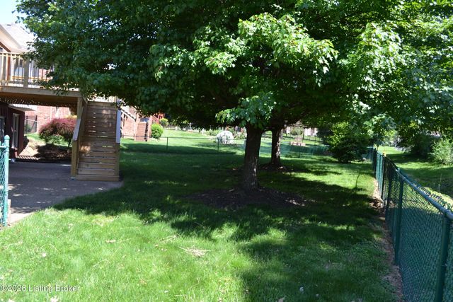 6706 Crispa Ct, Louisville, KY 40228