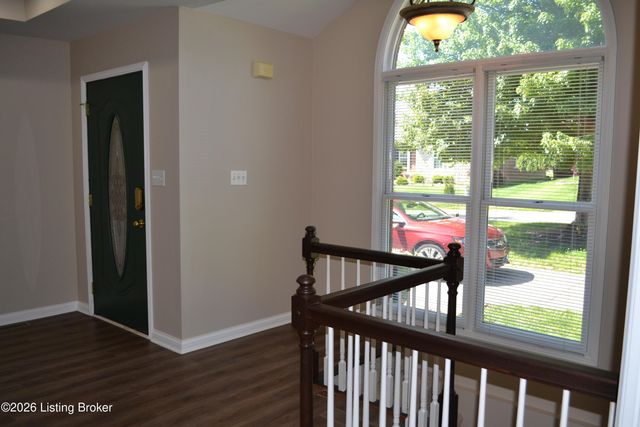 6706 Crispa Ct, Louisville, KY 40228