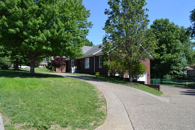 6706 Crispa Ct, Louisville, KY 40228