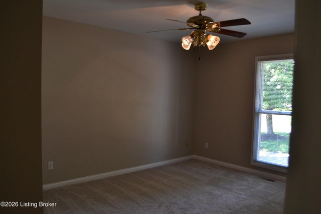 6706 Crispa Ct, Louisville, KY 40228