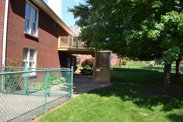 6706 Crispa Ct, Louisville, KY 40228