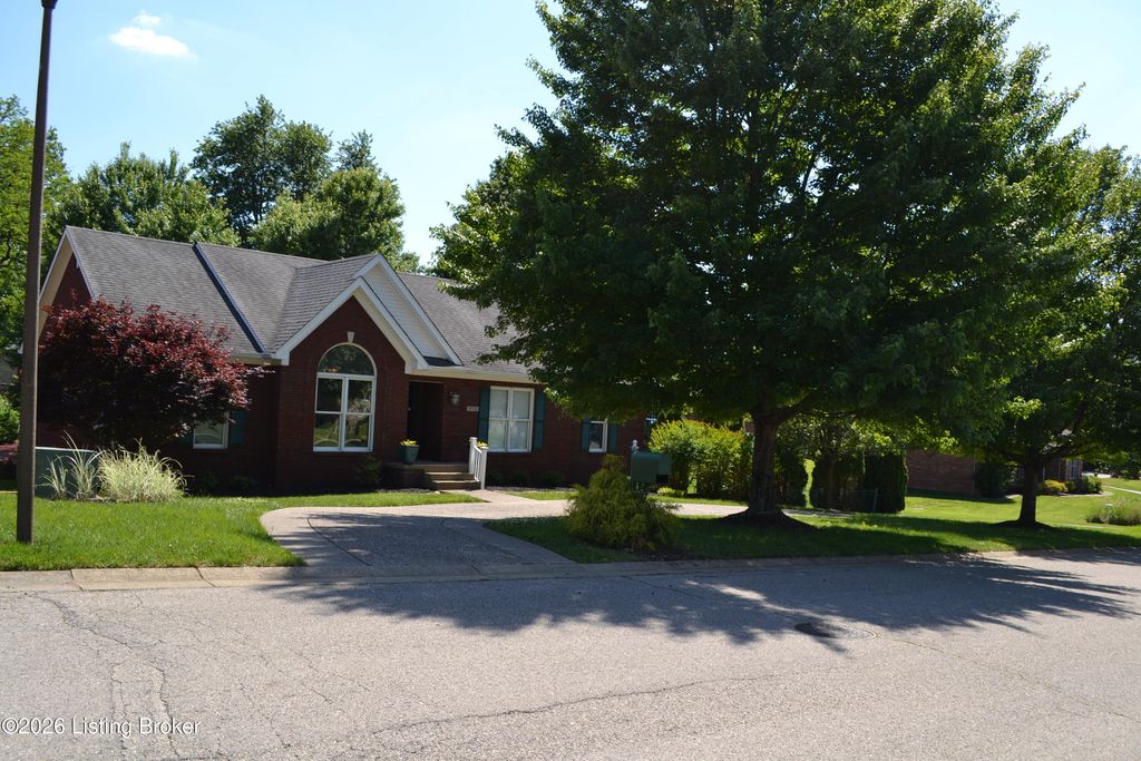 6706 Crispa Ct, Louisville, KY 40228