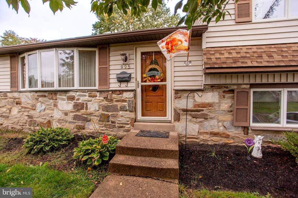 995 HILLTOP RD, WARMINSTER, PA 18974 — photo 5
