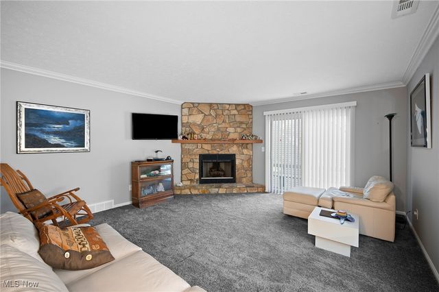 7 Pond Drive, Rocky River, OH 44116