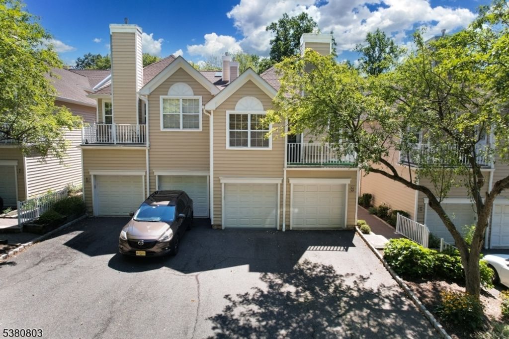 62 Springholm Drive, Berkeley Heights Twp., NJ 07922