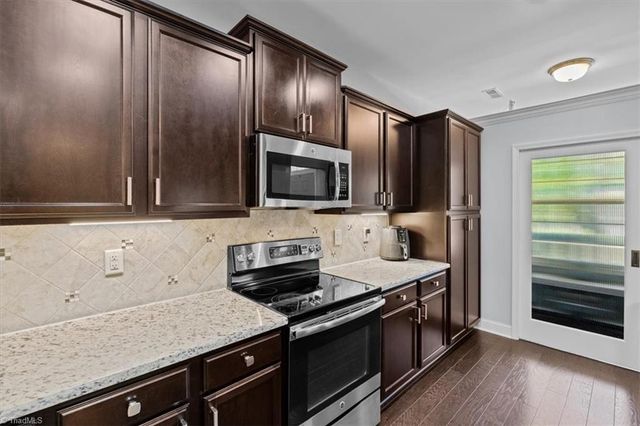 6201 Stonewick Drive, Jamestown, NC 27282