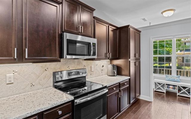 6201 Stonewick Drive, Jamestown, NC 27282