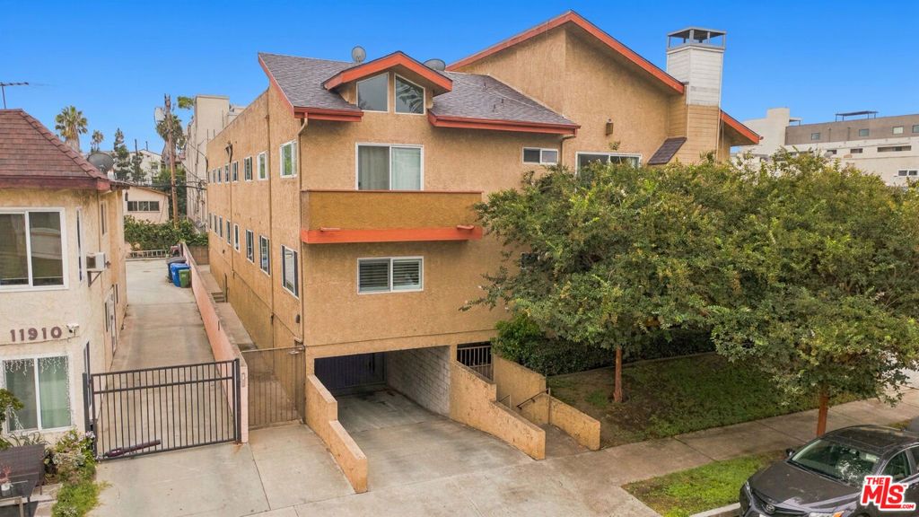11918 Avon Way 102, Los Angeles, CA 90066 — photo 2