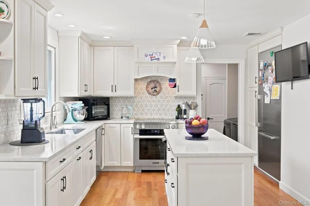 25 Artisan Avenue, Huntington, NY 11743