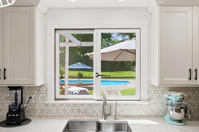 25 Artisan Avenue, Huntington, NY 11743