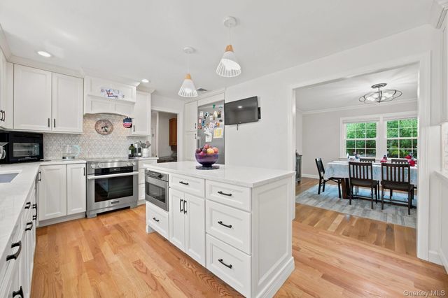 25 Artisan Avenue, Huntington, NY 11743