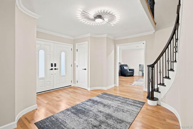 25 Artisan Avenue, Huntington, NY 11743