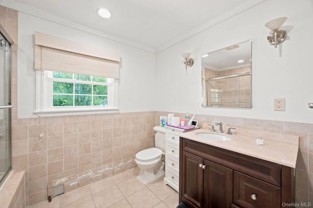25 Artisan Avenue, Huntington, NY 11743