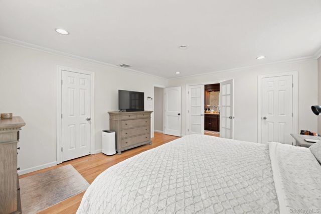 25 Artisan Avenue, Huntington, NY 11743