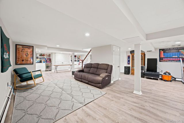 25 Artisan Avenue, Huntington, NY 11743