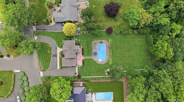 25 Artisan Avenue, Huntington, NY 11743