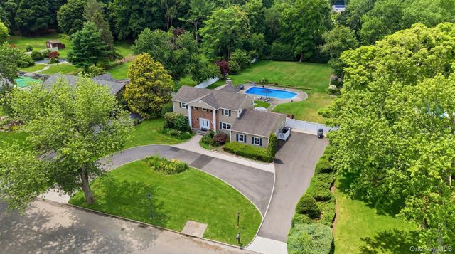 25 Artisan Avenue, Huntington, NY 11743