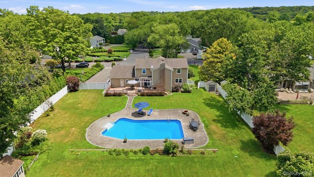25 Artisan Avenue, Huntington, NY 11743