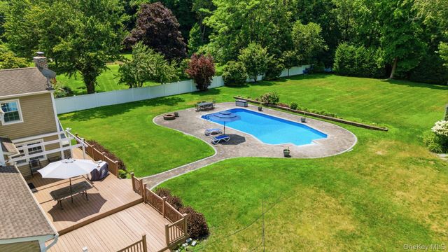 25 Artisan Avenue, Huntington, NY 11743