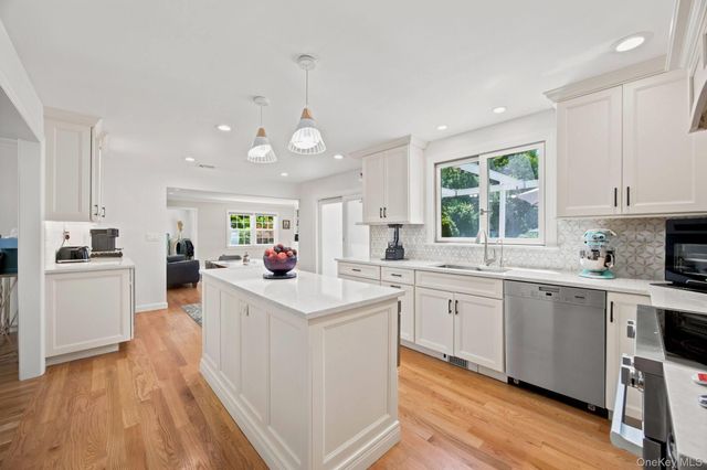 25 Artisan Avenue, Huntington, NY 11743