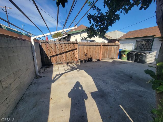 204 E Gage, Los Angeles, CA 90003